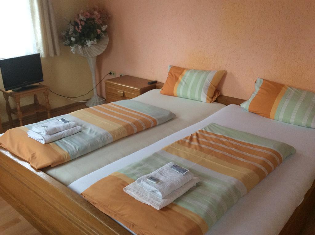 Hotel Drei Koenige Neckarbischofsheim Room photo